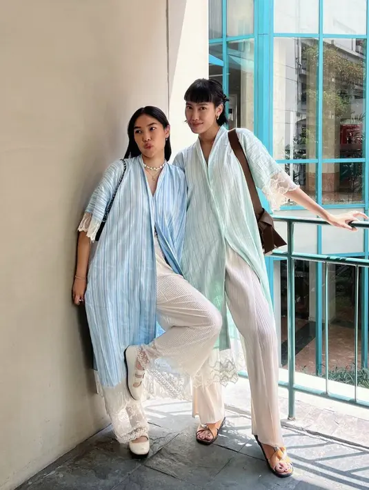 Kunci tampilan keduanya agar tidka membosankan adalah dengan permainan warna cerah.  [Foto: Instagram/ @Kalya Islamadina]