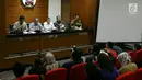 Suasana konferensi pers hasil OTT kasus dugaan suap berkaitan dengan pemberian opini Wajar Tanpa Pengecualian (WTP) terhadap laporan keuangan Kemendes di Gedung KPK, Jakarta, Sabtu (27/5). (Liputan6.com/Angga Yuniar)