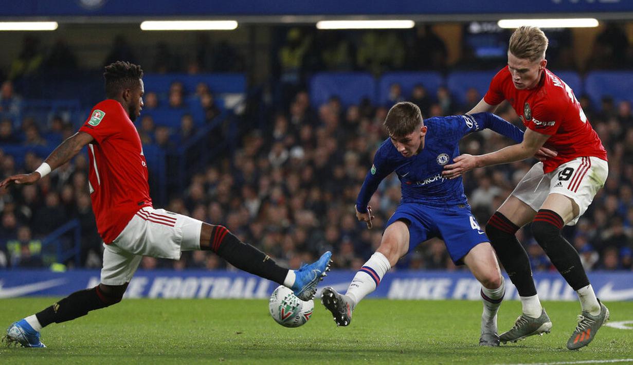 Meskipun hanya memiliki tinggi 170 cm, namun ia mampu berduel dengan gelandang-gelandang kuat dari tim lain. Jika terus konsisten, Gilmour diprediksi akan menjadi pemain andalan The Blues di masa depan. (AP/Ian Walton)