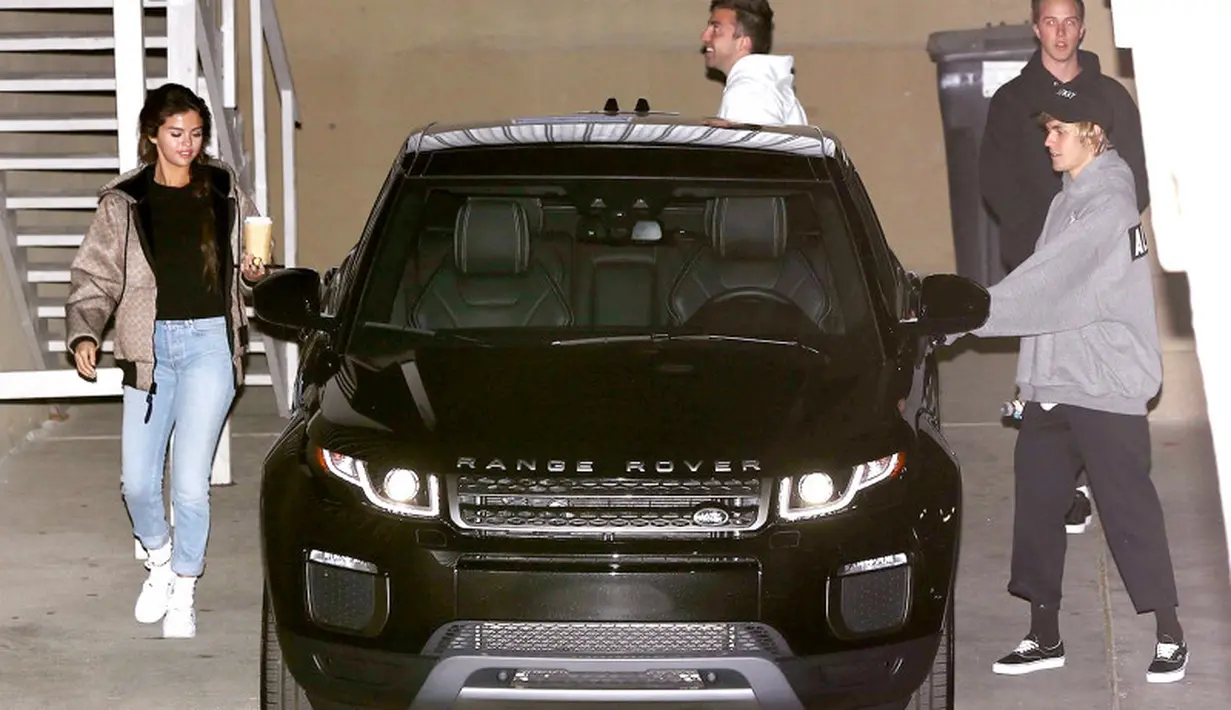 Dilansir dari HollywoodLife, Selena Gomez  dan Justin Bieber pun kini miliki hubungan yang sangat kuat dan dewasa. (BACKGRID/USMagazine)