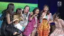 Para pemain sinetron Siapa Takut Jatuh Cinta saat menampilkan drama musikal dalam malam puncak Hut SCTV ke-28 di ICE BSD, Tangerang, Jumat (24/8). Tema yang diusung dalam Hut ke-28 SCTV adalah The Greatest Celebration. (Liputan6.com/Faizal Fanani)