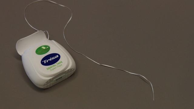 Ilustrasi flossing gigi