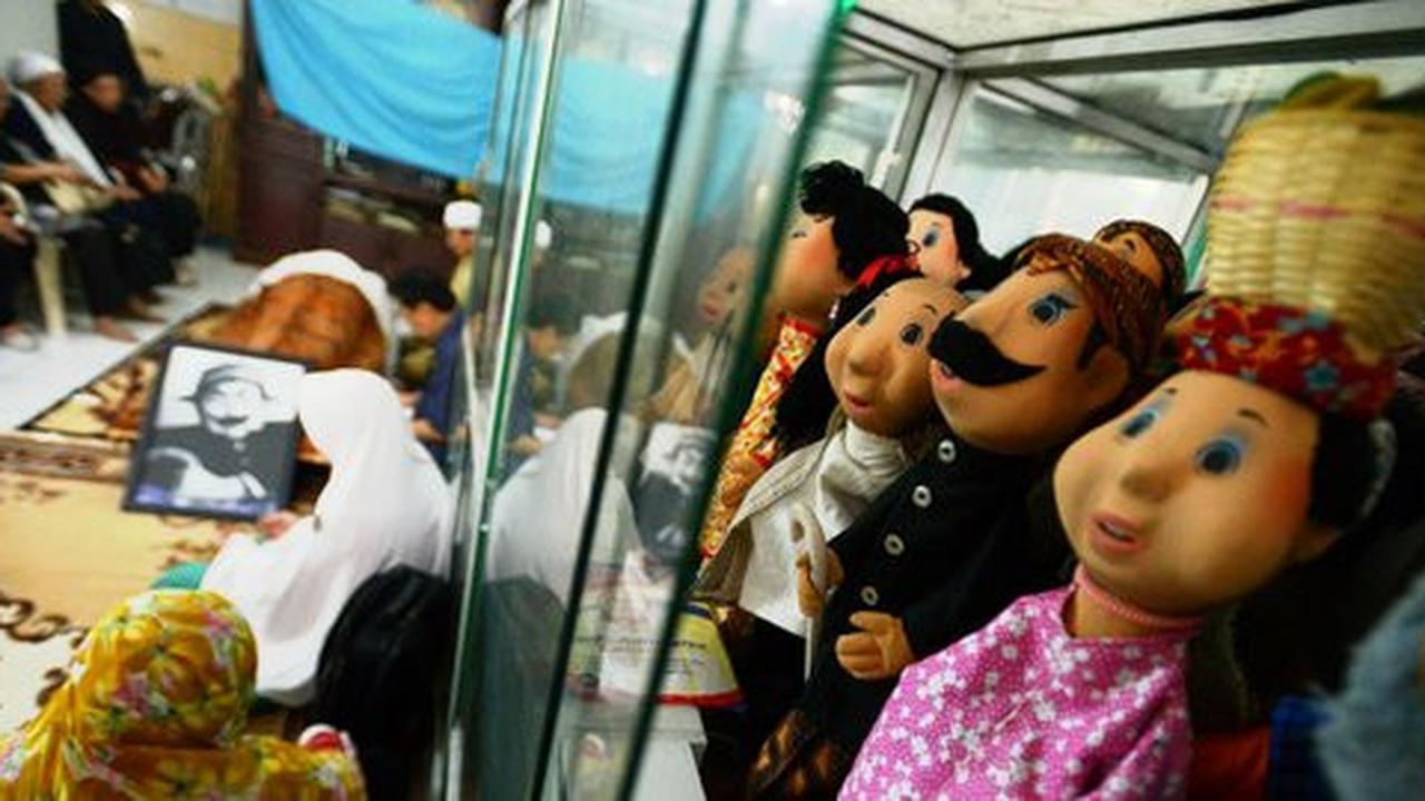 Hingga akhir hayatnya, Pak Raden bersahaja dan dekat dengan anak