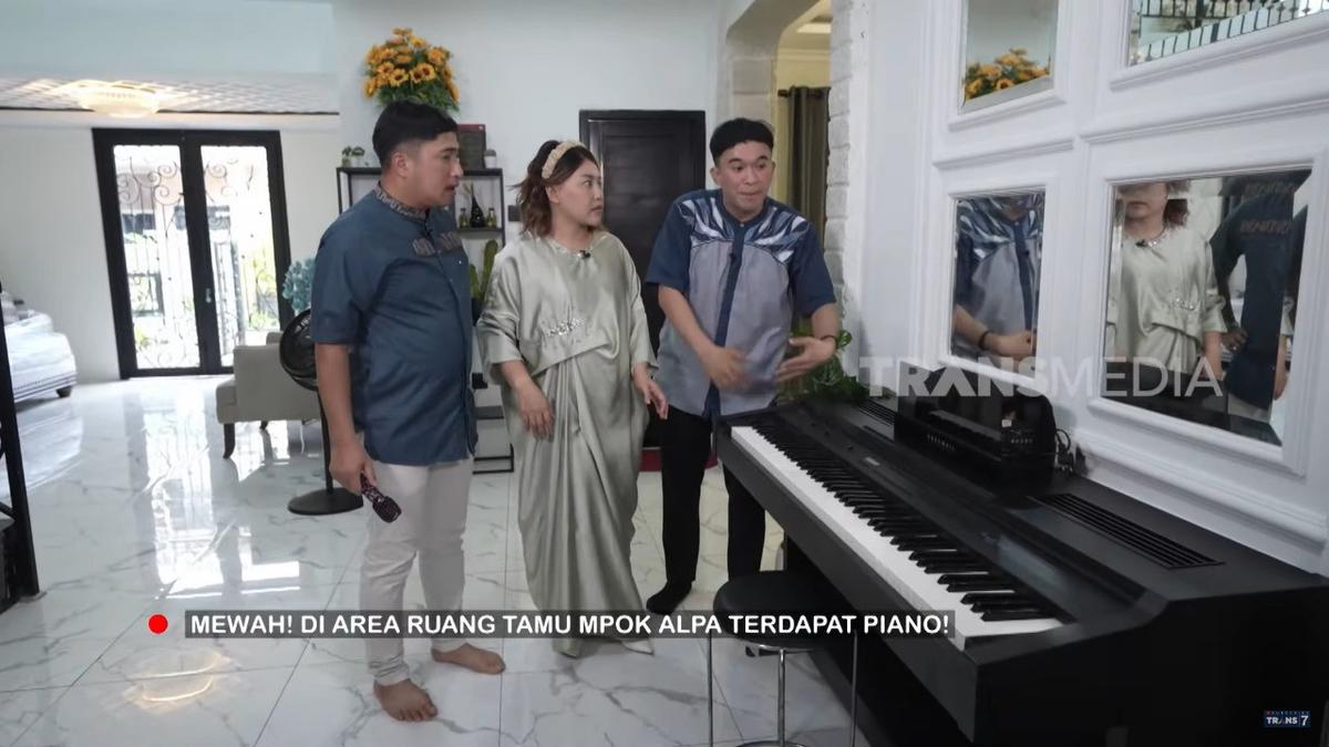 Detail Rumah Baru Mpok Alpa, Desain American Classic-nya Memukau