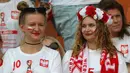 Suporter wanita asal Polandia menyaksikan pertandingan Timnas Polandia U-17 melawan Timnas Senegal U-17 di Grup D Piala Dunia U-17 2023 yang berlangsung di Stadion Si Jalak Harupat, Kabupaten Bandung, Jawa Barat, Selasa (14/11/2023). Timnas Senegal U-17 berhasil mengalahkan Polandia U-17 dengan skor 4-1. (Bola.com/Ikhwan Yanuar)
