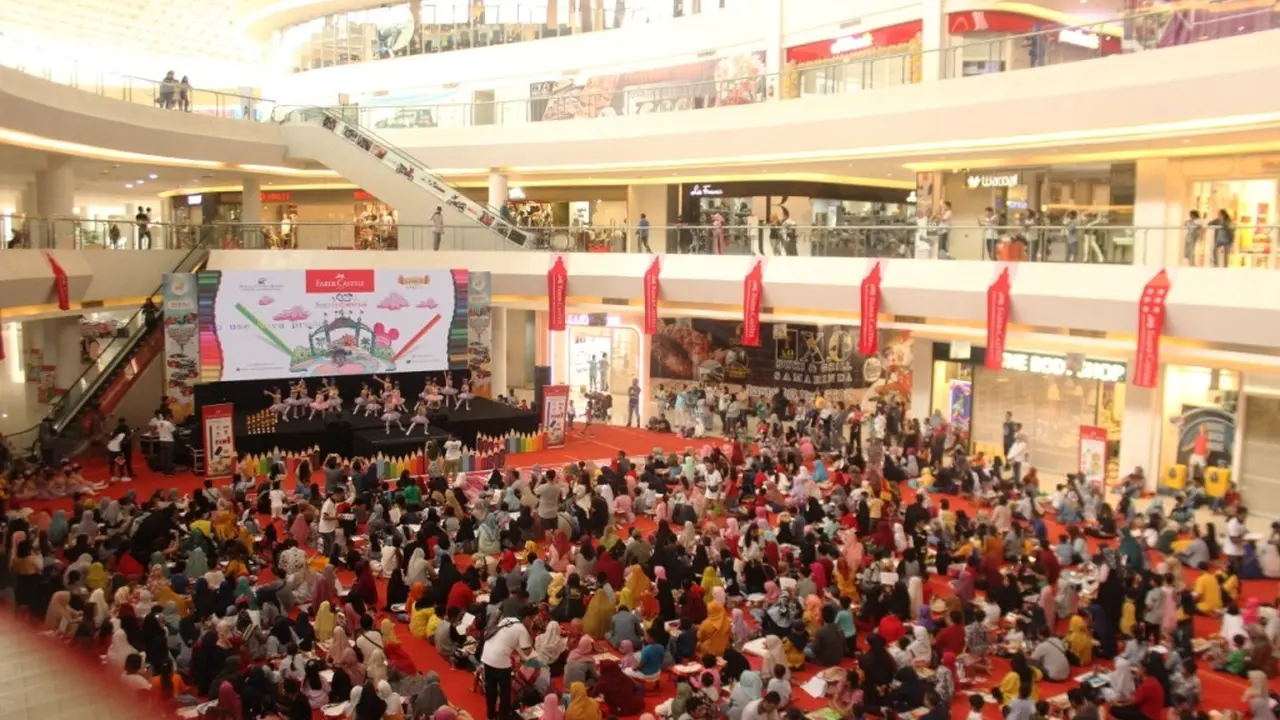 Produsen alat tulis Faber-Castell menghadiahkan dana pendidikan kepada 26 siswa dan guru terpilih.