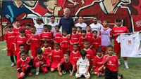 Terpukau Sambutan Fans MU di Jakarta, Edwin van der Sar Dukung Timnas Indonesia Lolos ke Piala Dunia