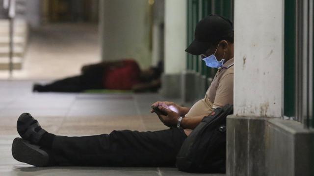 Kisah Pria Jadi Tunawisma Karena Lockdown, Tidur Beralas Kardus