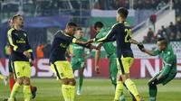 Para pemain Arsenal, Aaron Ramsey, Francis Coquelin, dan Granit Xhaka rayakan gol ke gawang Ludogorets (Foto: Reuters / Paul Childs)