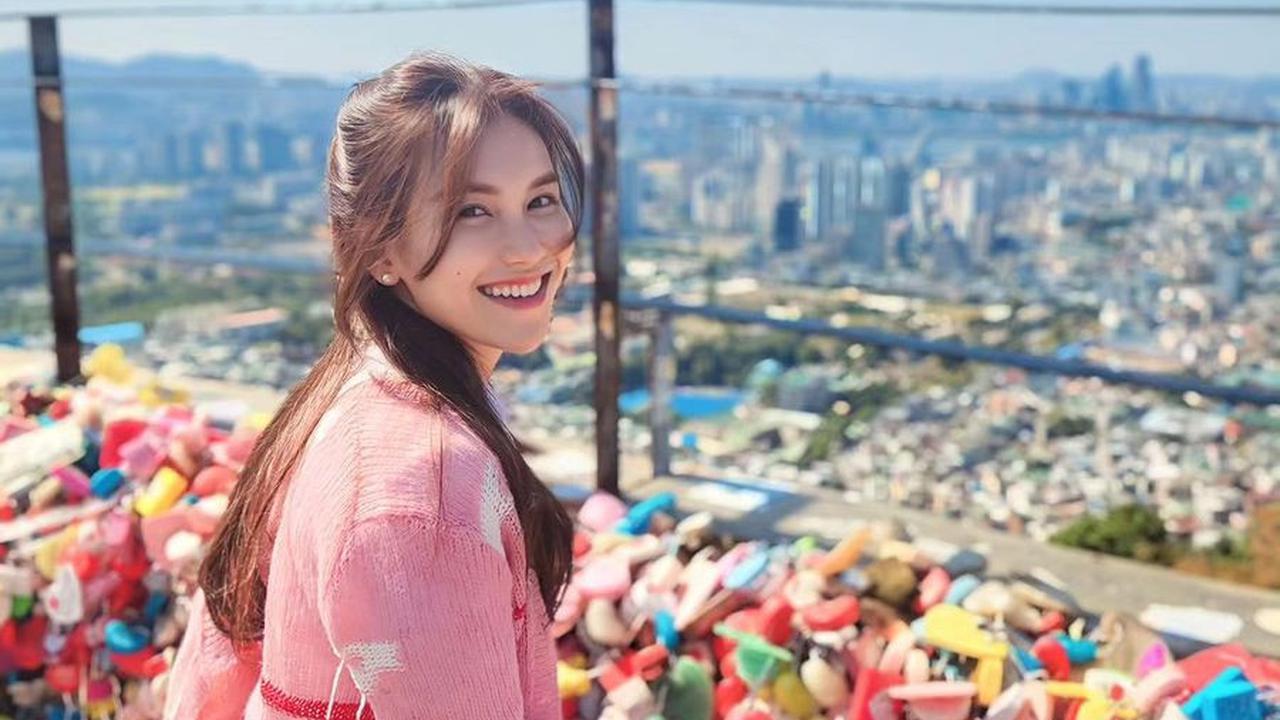 1. Ayu Ting Ting (56.9 Juta Pengikut)