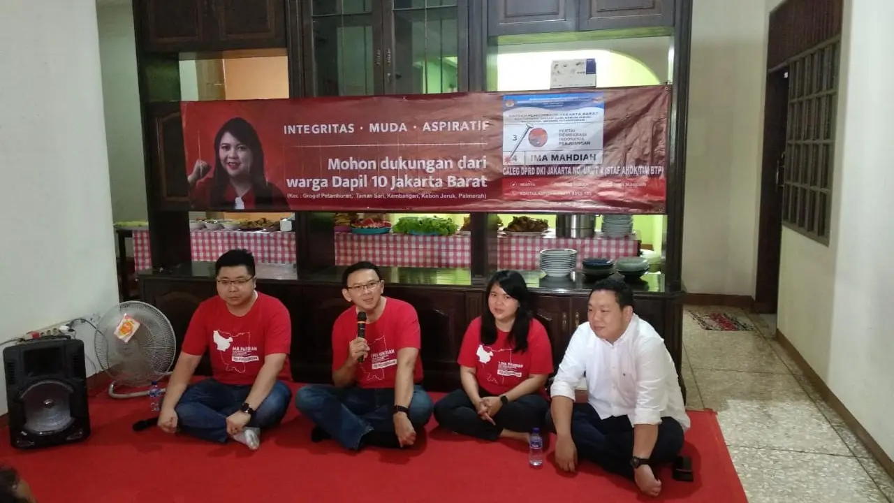 Basuki Tjahaja Purnama atau Ahok kampanye untuk stafnya yang juga caleg DPRD DKI Ima Mahdiah.
