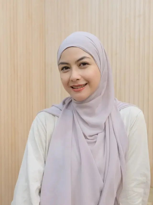 Inspirasi Hijaber Modern 40 Tahun Revalina S Temat (Foto: Instagram @vatemat)