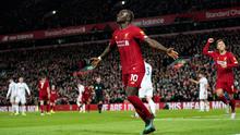 Pemain Liverpool Sadio Mane (tengah) melakukan selebrasi usai mencetak gol ke gawang Sheffield United pada pertandingan lanjutan Liga Inggris di Anfield Stadium, Liverpool, Inggris, Kamis (2/1/2020). Liverpool menang 2-0. (AP Photo/Jon Super)