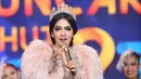 Penyanyi asal Sukabumi, Syahrini membawakan single barunya dalam acara malam puncak perayaan HUT SCTV ke-27. Lagu barunya dibawakan secara langsung demi meramaikan acara perayaan ulang tahun SCTV. (Bambang E. Ros/Bintang.com)