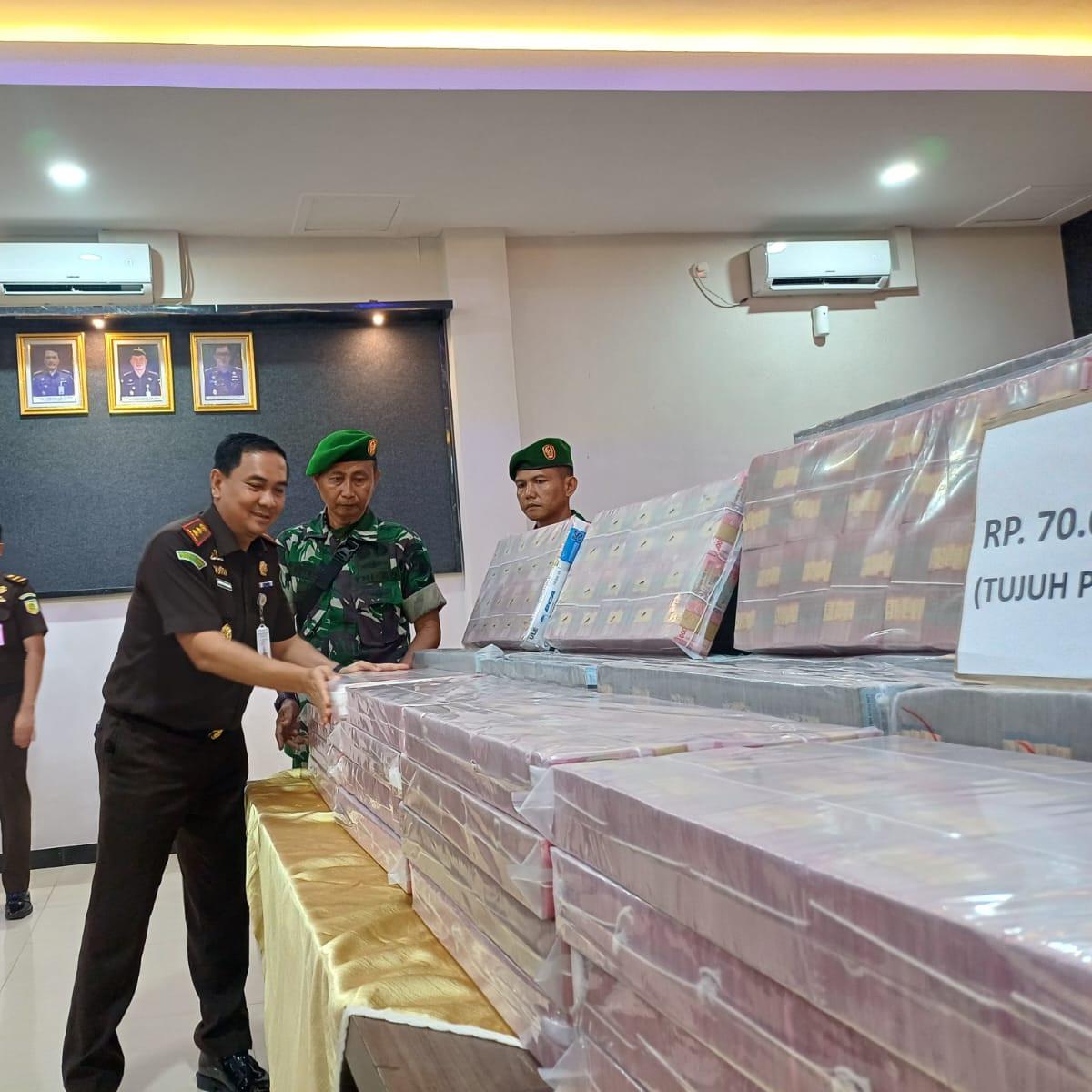 Potret Uang Rp70 Miliar Disita Kejari Tanjung Perak dalam Kasus Korupsi Pelabuhan