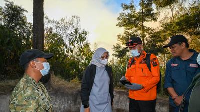 Pantau Kebakaran Gunung Ijen, Bupati Ipuk Usulkan Pemadaman dengan Helikopter Water Bombing