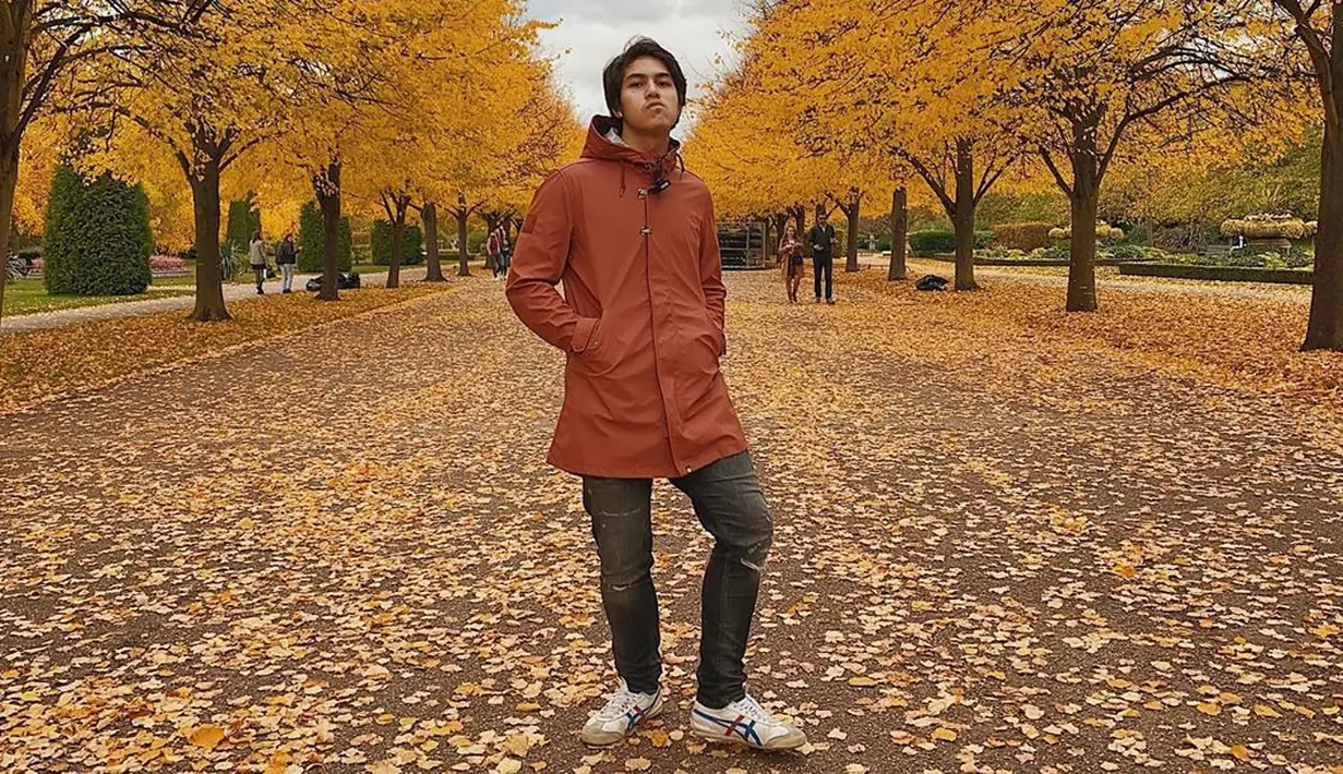 Tidak mengatakan secara detail, namun El menyebutkan tentang denda yang dikenakan masyarakat jika melanggar peraturan karantina.  (Instagram/elelrumi)