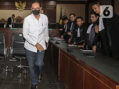 Terdakwa gratifikasi dan tindak pidana pencucian uang (TPPU), Rafael Alun Trisambodo usai mengikuti sidang pembacaan putusan di Pengadilan Tindak Pidana Korupsi (Tipikor), Jakarta, Senin (8/1/2024). (Liputan6.com/Angga Yuniar)