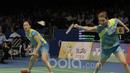 Pasangan Korea, Chae Yoo Jung/Kim So Yeung berhadapan dengan Pasangan Indonesia, Greysia Polii/Apriani Rahayu di Indonesia Open 2017 di JCC, Rabu (14/6/2017).(Bola.com/M Iqbal Ichsan)