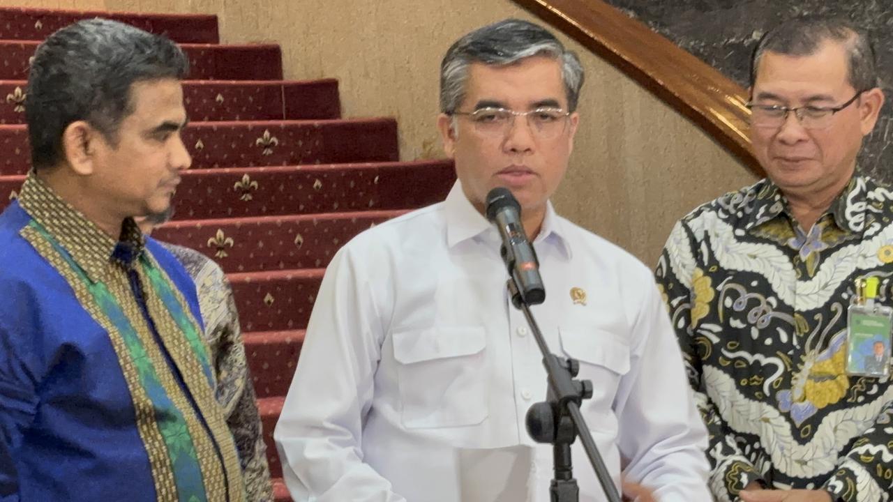 VIDEO: Reaksi Menaker Yassierli soal Wamen Ebenezer Kena OTT KPK "Ini Pukulan Berat!"