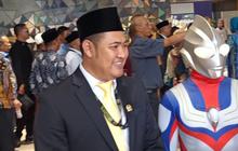 VIDEO: Membongkar Sosok di Balik Anggota DPR Berkostum Ultraman, Kantongi Kekayaan Rp 3,8 Miliar