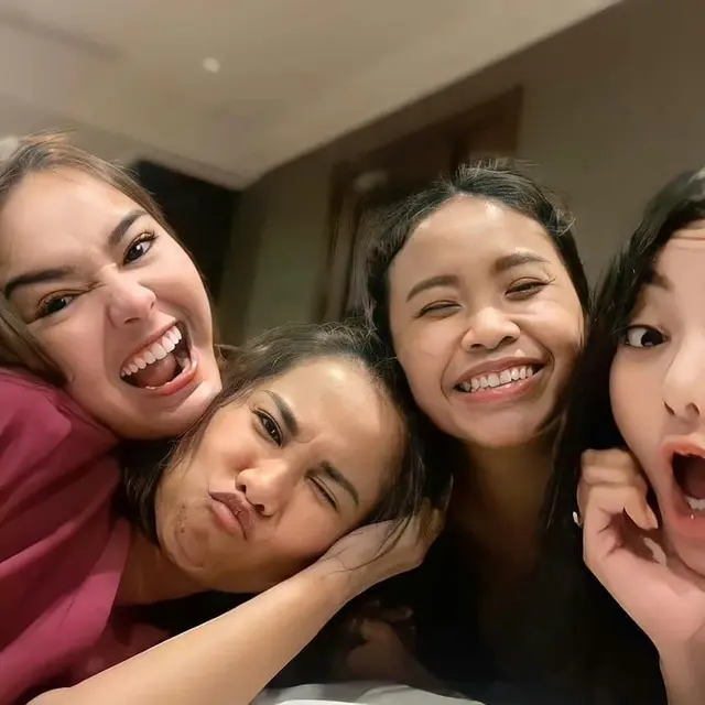 7 Momen Kebersamaan Amanda Manopo dan Glenca Chysara di Luar Syuting, Kompak Banget