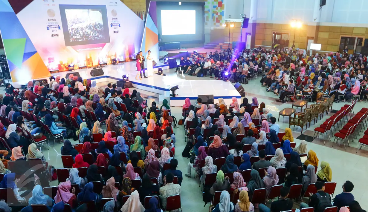 Mahasiswa dan pelajar memenuhi ruangan Auditorium Universitas Negeri Semarang, Jawa Tengah, Rabu (5/4). Tahun ini, EMTEK kembali menggelar acara EGTC di 5 kota, diantaranya Semarang, Malang dan kota-kota besar lainnya. (Liputan6.com/Yoppy Renato)
