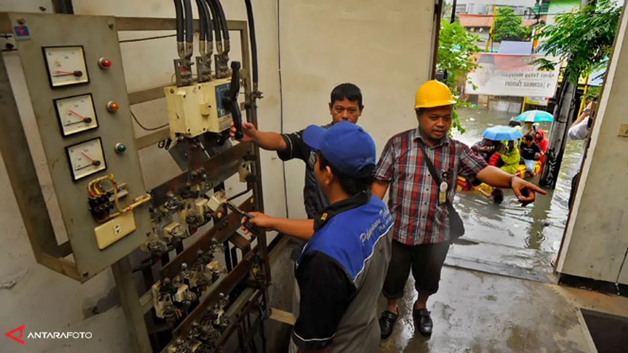 listrik-pln-banjir-140122c.jpg