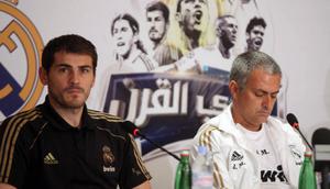 Iker Casillas dan Jose Mourinho saat bersama di Real Madrid. (AFP PHOTO / YASSER AL-ZAYYAT)