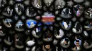 Orang-orang menghadiri prosesi jelang pemakaman mantan Perdana Menteri Malaysia, Abdullah Ahmad Badawi di Masjid Nasional, Kuala Lumpur pada tanggal 15 April 2025. (Mohd RASFAN/AFP)