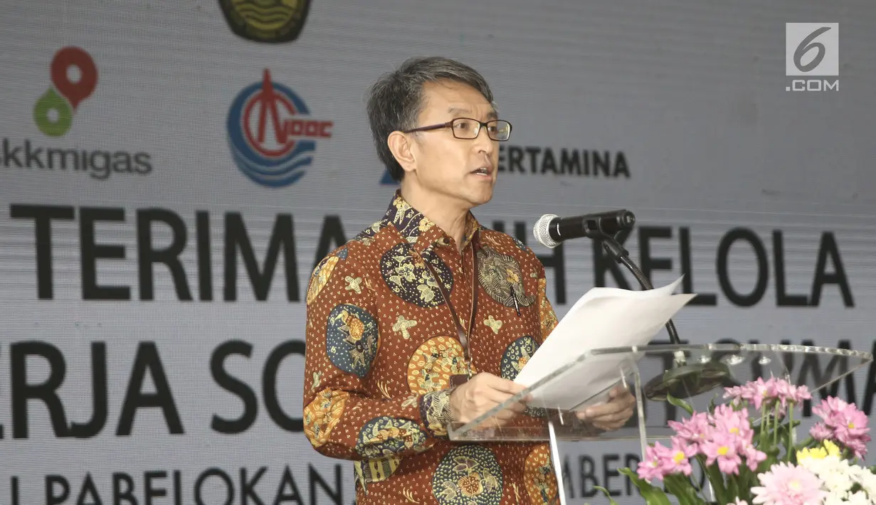 Presiden CNOOC Cui Hanyun memberikan sambutan saat serah terima alih kelola WK SES di Pulau Pebelokan, Kepulauan Seribu, Rabu (5/9). PT Pertamina resmi menjadi operator wilayah kerja (WK) Migas Southeast Sumatra (SES). (Liputan6.com/Herman Zakharia)