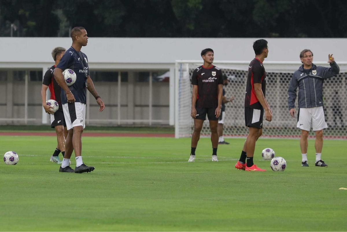 FOTO: Jelang Lawan Bahrain, Timnas Latihan di Stadion Madya Senayan