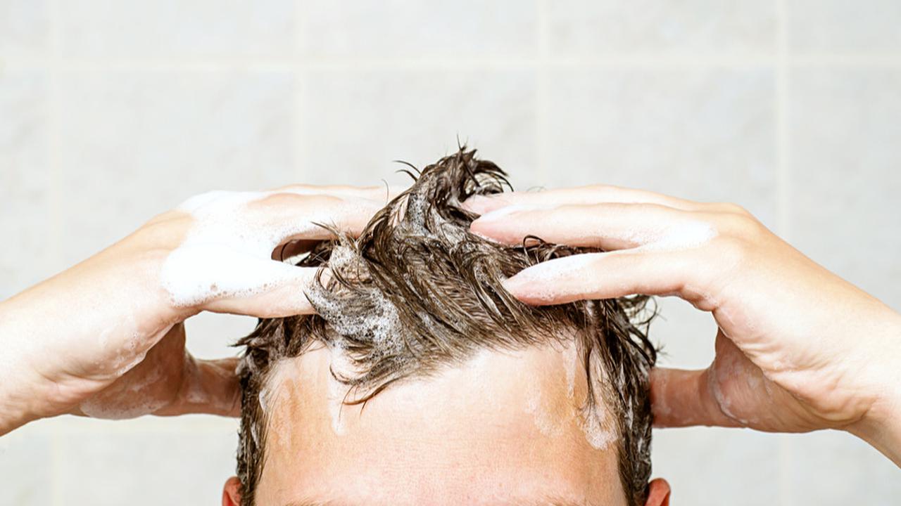 Perawatan Rambut Keriting Pria agar Lebih Mudah Diatur, Bebas dari Kesan Awut-awutan