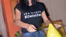Cita Citata saat launching single 'Aku Tanpamu-Uwiw Uwiw' di Sereh Manis, Jalan Raden Saleh, kawasan Cikini, Jakarta Pusat, Rabu (27/4). (Nurwahyunan/Bintang.com)