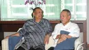 Menteri PU dan Perumahan Rakyat Basuki Hadimulyono dan Ketua Badan Nasional Penanggulangan Bencana (BNPB) Syamsul Ma'arif berbincang sebelum rapat bersama, Jakarta, Senin (15/12/2014). (Liputan6.com/Herman Zakharia)