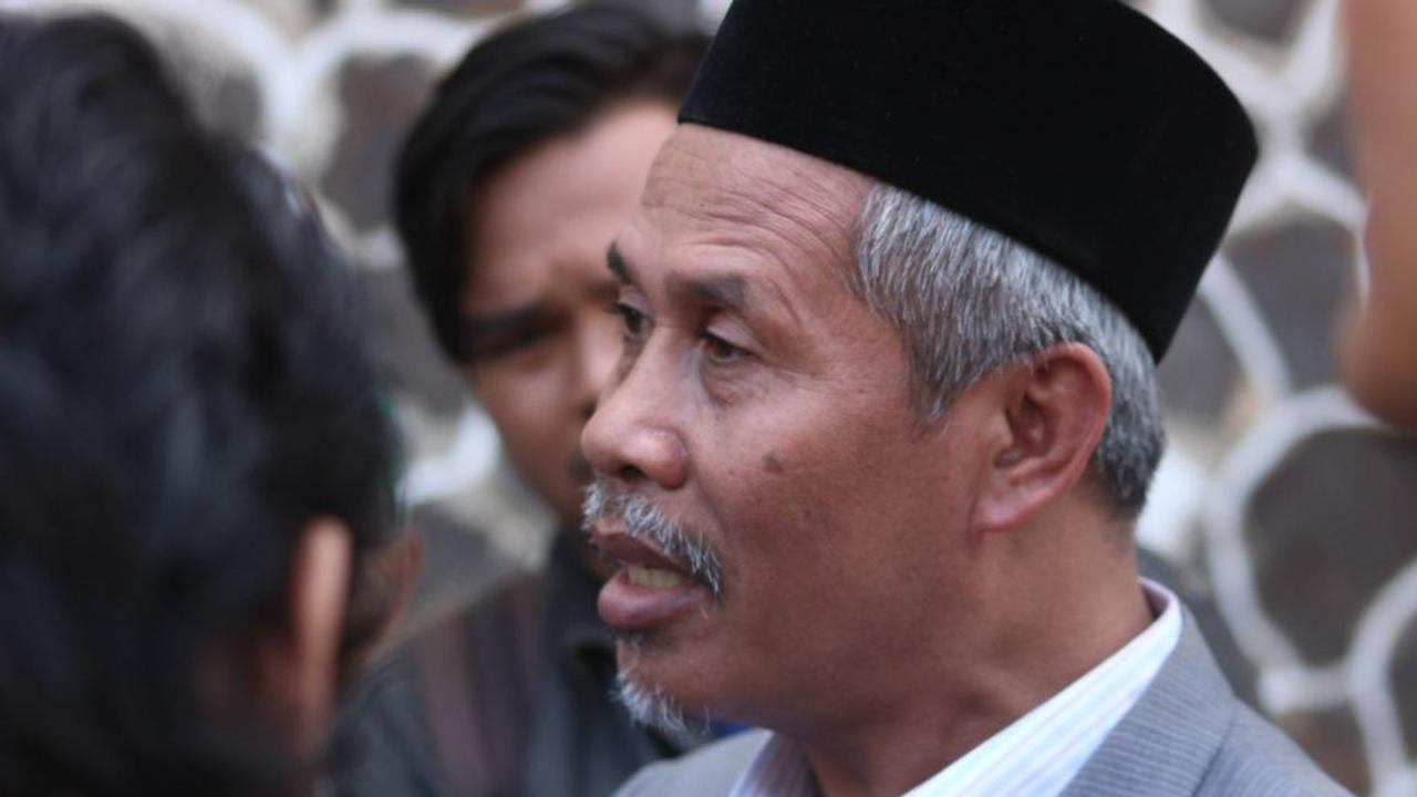 Gus Fahrur tidak mengungkapkan detail penyebab pemecatan itu.