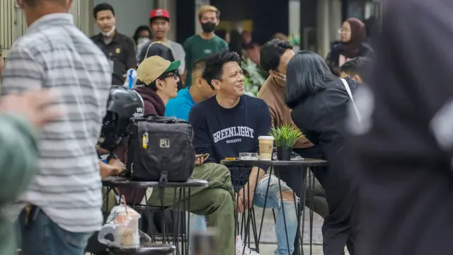 Ketika Ariel NOAH Nongkrong di Pinggir Jalan Kota Bandung, Bagaimana Reaksi Masyarakat? (ist)