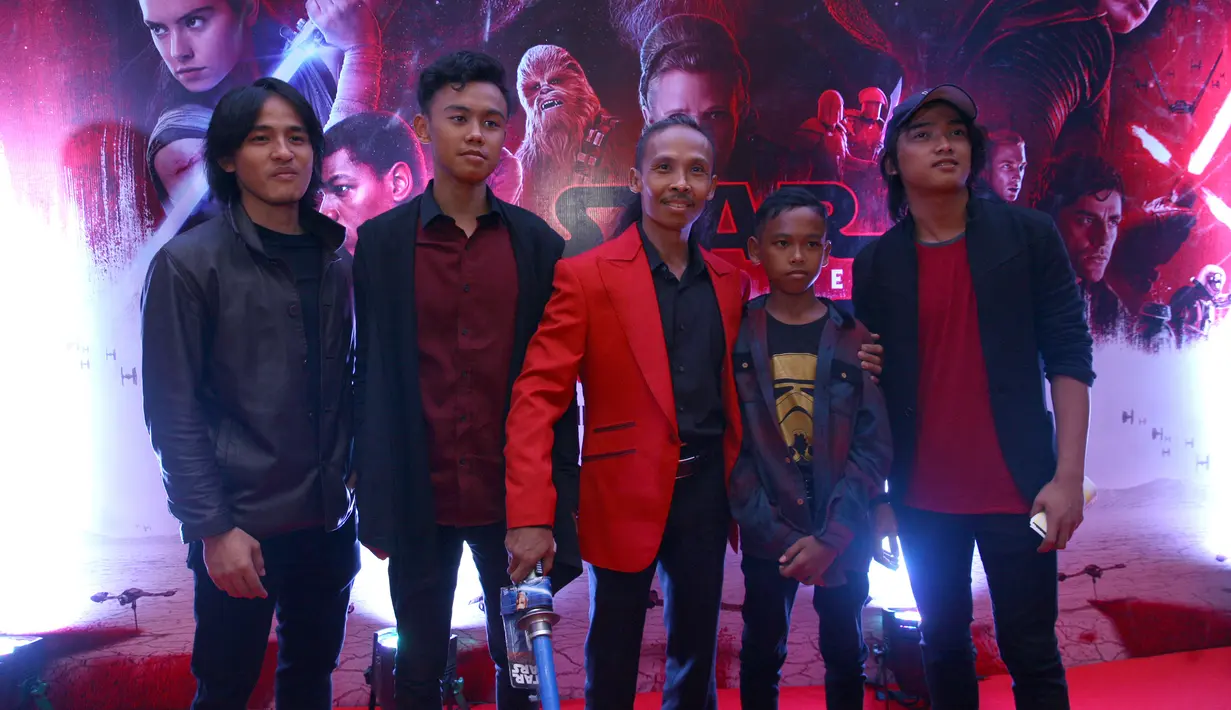"Ini kan ya episode berikut di mana sebelumnya saya terlibat. Nonton film ini saya cuma teringat saat syuting di sana," ujar Yayan Ruhian usai menyaksikan film Star Wars: The Last Jedi di XXI Mall Kelapa Gading, Selasa (12/11). (Nurwahyunan/Bintang.com)