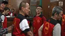 Delapan WN Taiwan terdakwa kasus penyelundupan sabu seberat satu ton mengikuti sidang lanjutan di PN Jakarta Selatan, Kamis (19/4). Sidang beragendakan pembacaan vonis. (Liputna6.com/Herman Zakharia)
