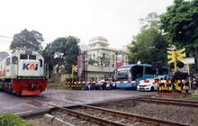 Cerita Heroik Penjaga Palang Perlintasan di Yogyakarta Selamatkan Pria yang Ingin Bunuh Diri