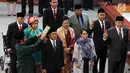 Sembilan anggota DPR membacakan sumpah dan janji saat Pergantian Antar Waktu (PAW) pada Rapat Paripurna DPR, Jakarta, Selasa (2/10). Mereka menggantikan rekannya yang pada Pileg 2019 mendatang pindah ke Partai Nasdem. (Liputan6.com/JohanTallo)