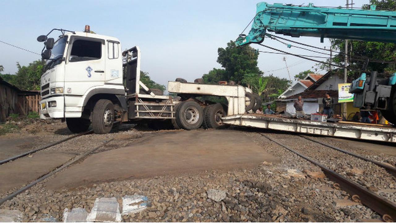 Tronton Mogok di Cirebon