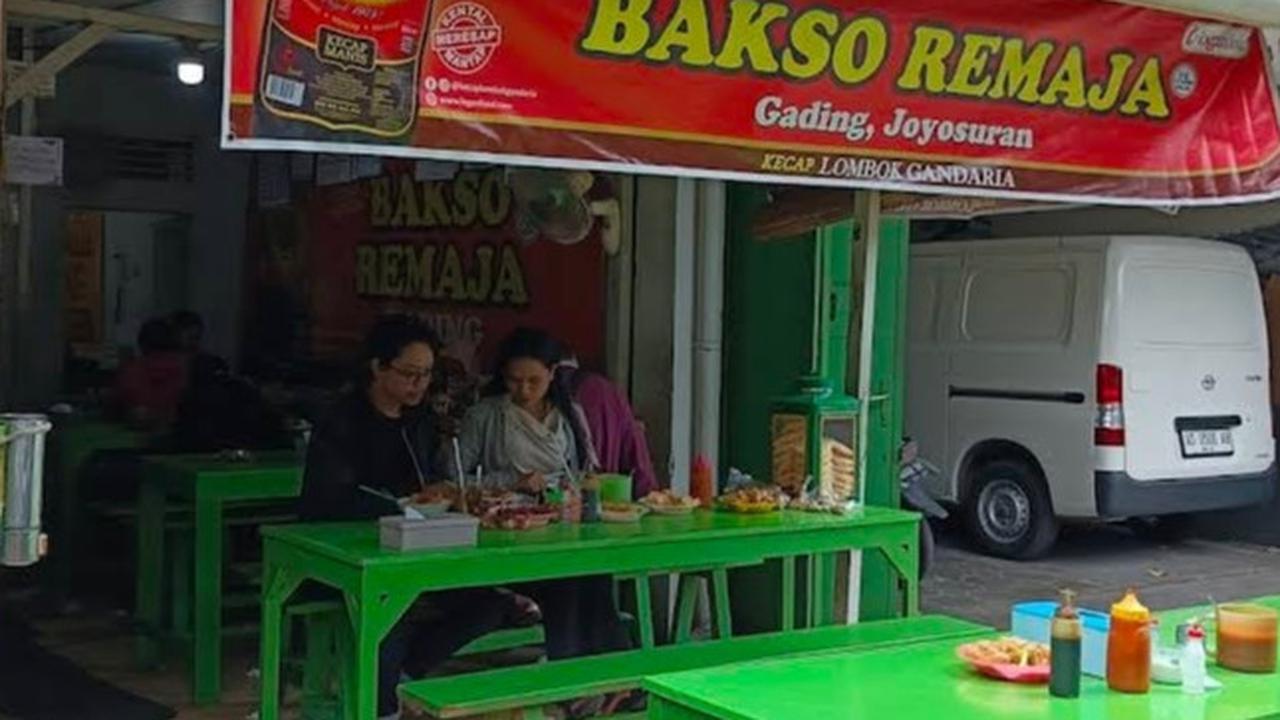 Satpol PP Tutup Warung Bakso Remaja Gading Solo