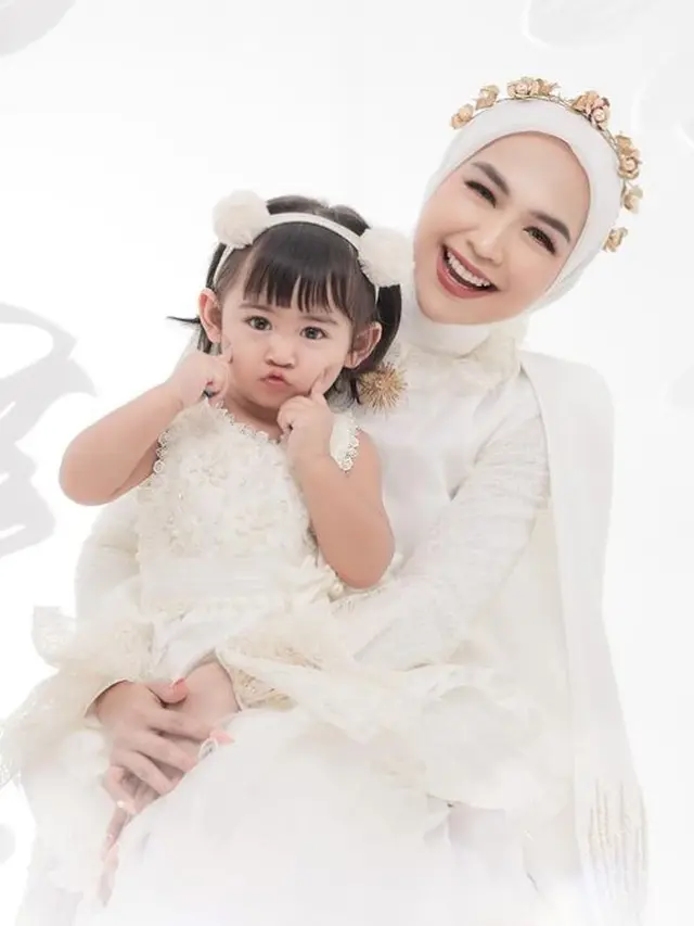 Ria Ricis dengan senyum khasnya (Instagram/riaricis1795)