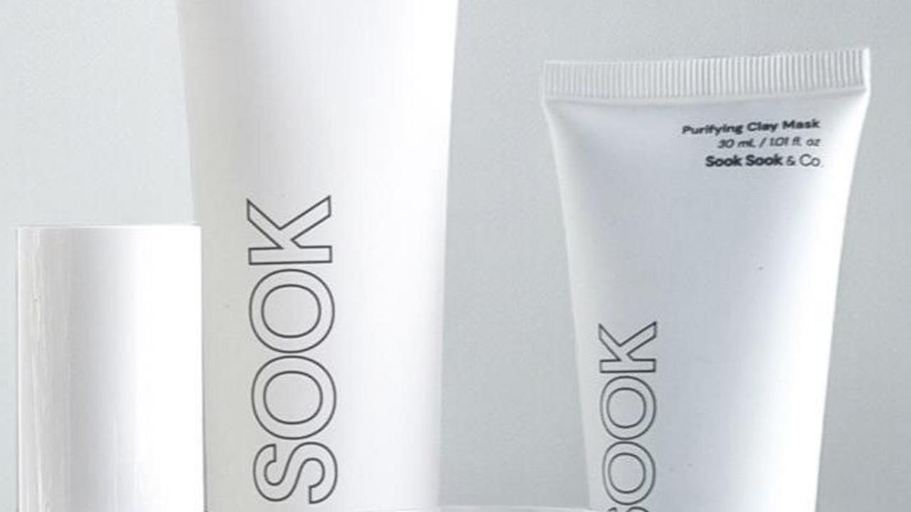 Cara Memilih Skincare yang Tepat untuk Usia di Atas 60 Tahun<br>