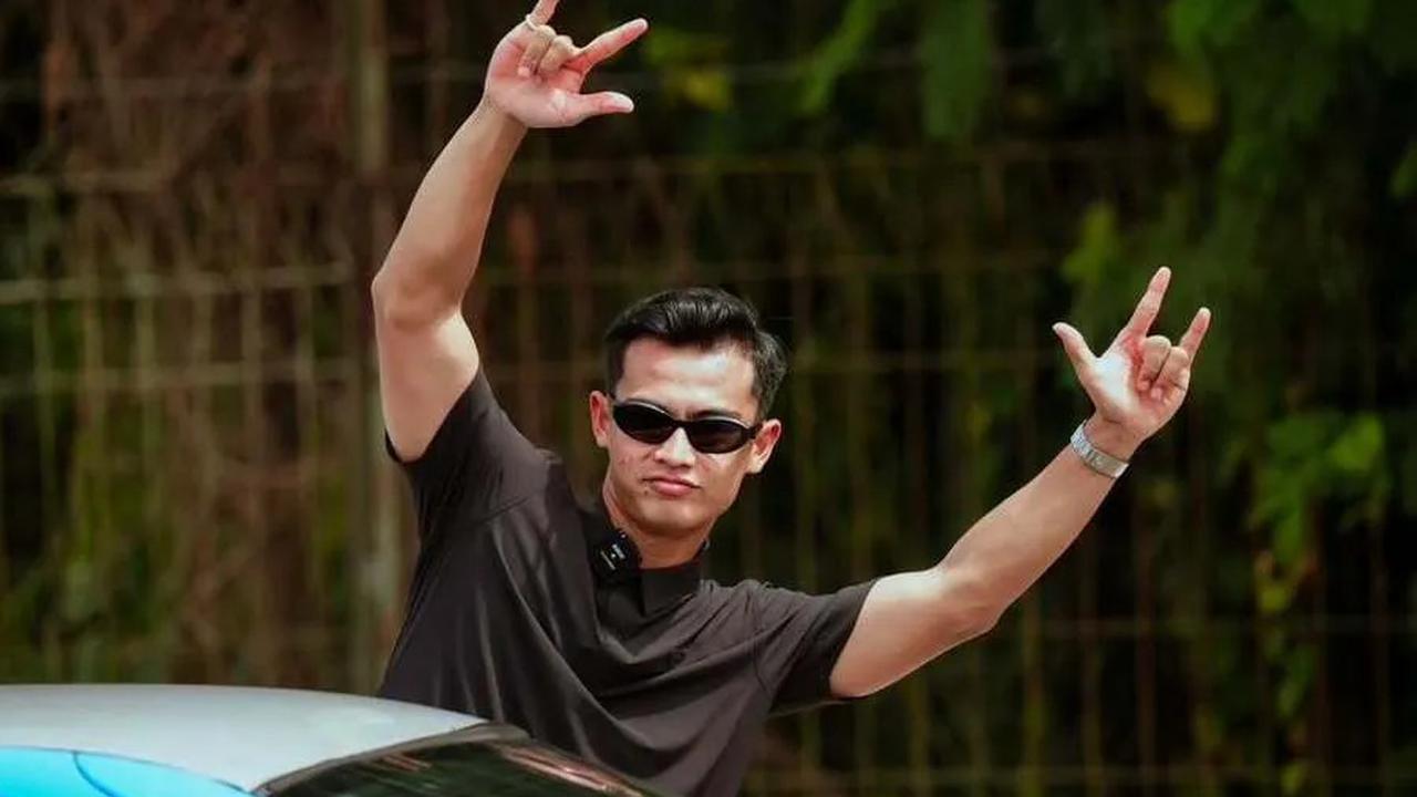 7 Potret Asiknya Pratama Arhan Latihan Drifting, Didampingi Rifat Sungkar!