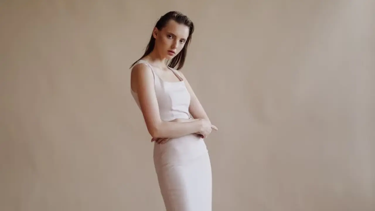 Ilustrasi Model Baju Pesta Simpel Tapi Elegan (credit: bristekjegor/freepik)