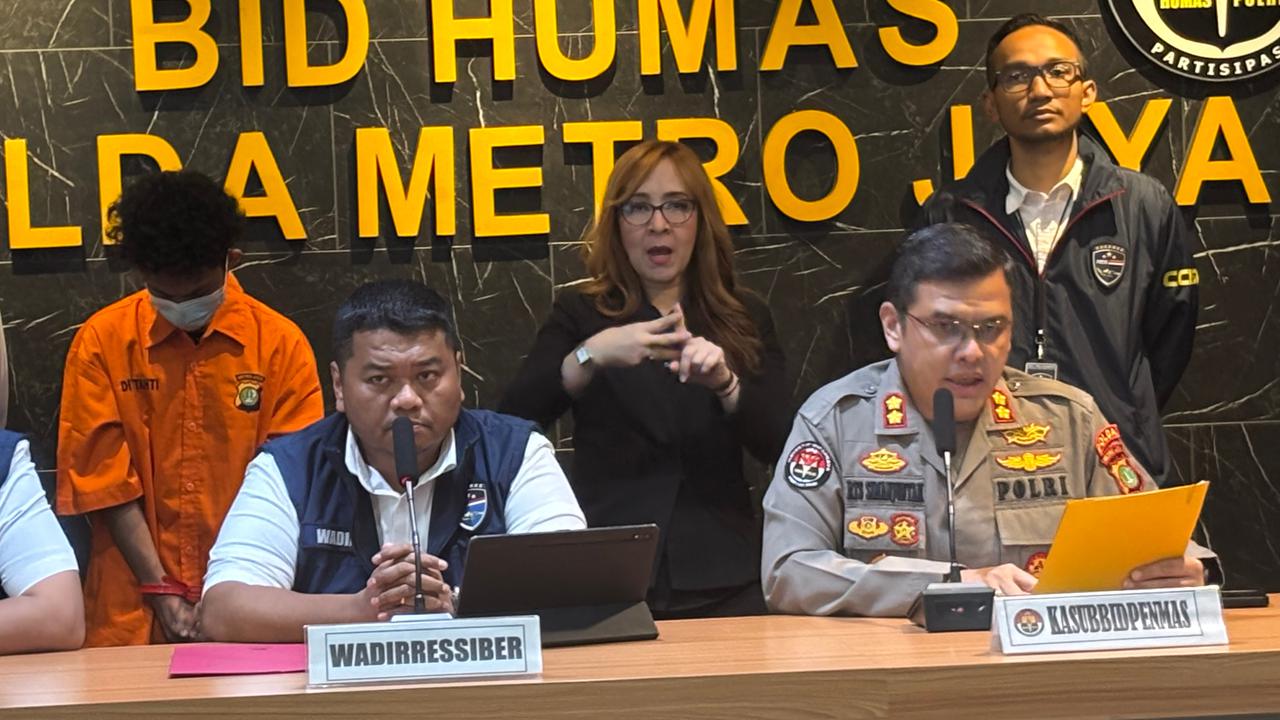 VIDEO: Detik-Detik Hacker Bjorka Ditangkap Polisi saat Ditemani Dua Wanita