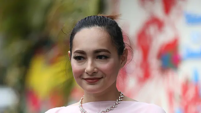 [Bintang] Dewi Rezer