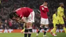 Manchester United terus menggempur Villarreal usai menyamakan skor. Edinson Cavani hampir membuat Setan Merah berbalik unggul pada menit ke-79. Sundulannya masih belum tepat sasaran ke gawang Geronimo Rulli. (AP/Dave Thompson)